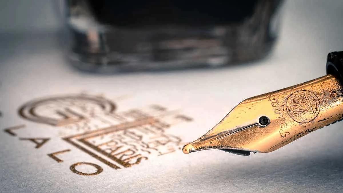 Schreibgerät Füller Füllfeder Tinte Blatt Briefpapier · AVENTIN Storys